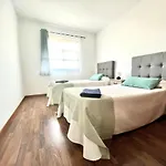 House - Sleeps 6 - Pool - Pet Friendly