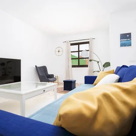 House - Sleeps 6 - Pool - Pet Friendly Corralejo