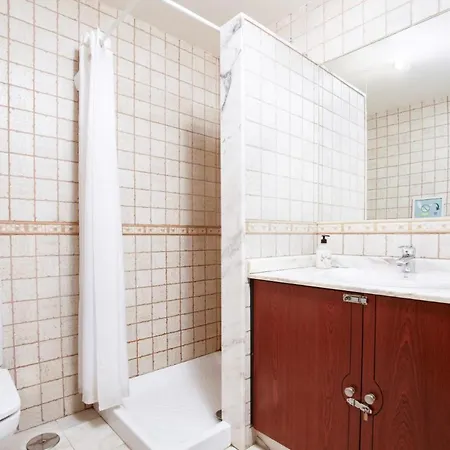 House - Sleeps 6 - Pool - Pet Friendly 度假居 *