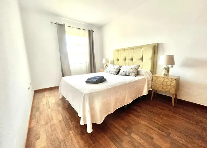 House - Sleeps 6 - Pool - Pet Friendly