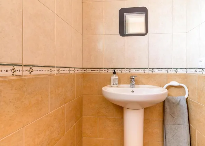 Prázdninový dům House - Sleeps 6 - Pool - Pet Friendly *