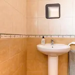 Vakantiehuis House - Sleeps 6 - Pool - Pet Friendly *