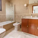 House - Sleeps 6 - Pool - Pet Friendly *