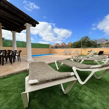 House - Sleeps 6 - Pool - Pet Friendly Vakantiehuis *