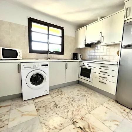 House - Sleeps 6 - Pool - Pet Friendly Vakantiehuis *