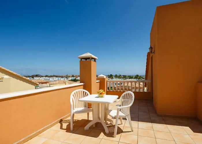 House - Sleeps 6 - Pool - Pet Friendly *