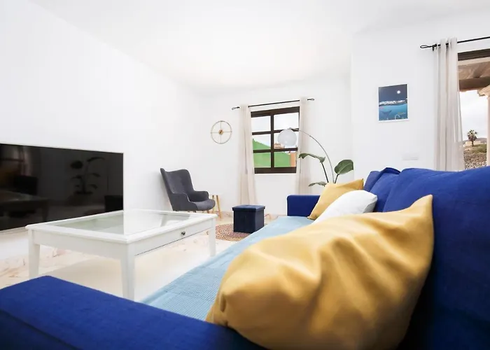 House - Sleeps 6 - Pool - Pet Friendly Corralejo