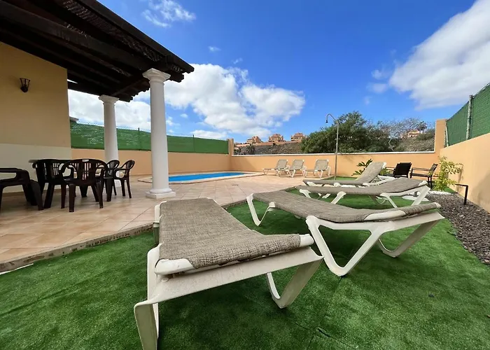 House - Sleeps 6 - Pool - Pet Friendly Vakantiehuis *