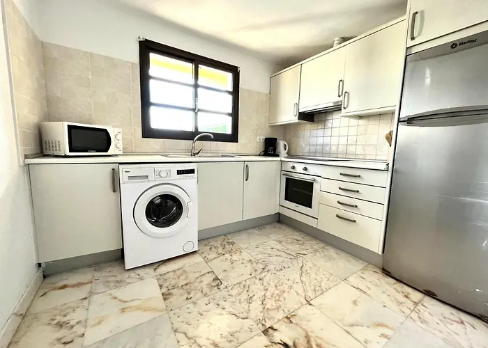 House - Sleeps 6 - Pool - Pet Friendly Vakantiehuis *