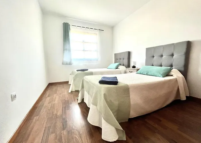 House - Sleeps 6 - Pool - Pet Friendly